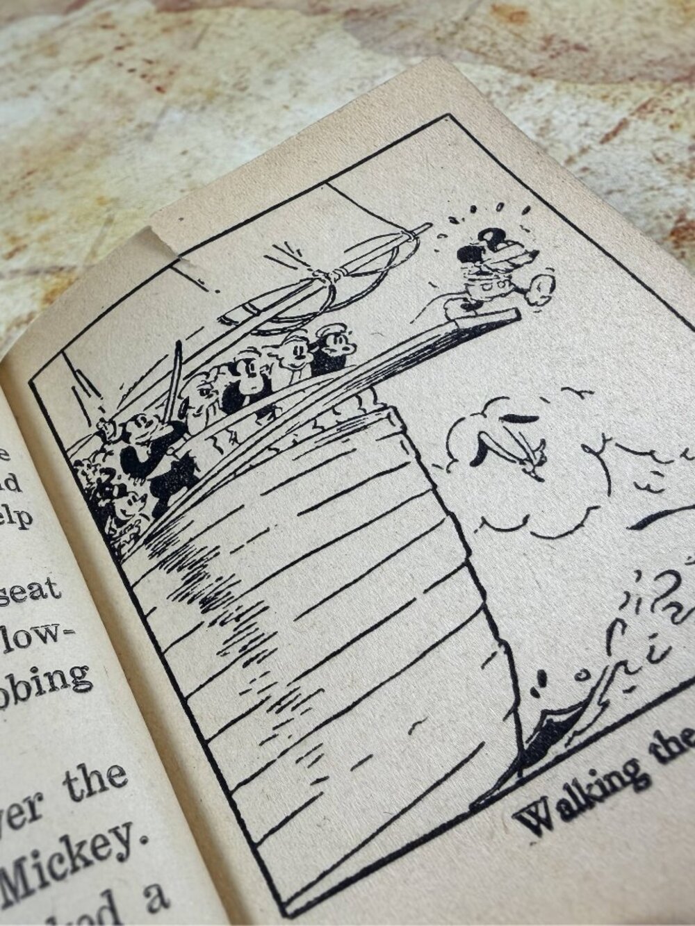 Walt Disney's Mickey Mouse Sails for Treasure Island - Big Little Book #750 1933 - Picture 8 of 14